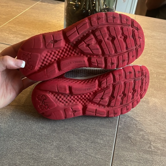 Kids under armour tennis shoes - used see photos for wear - Picture 7 of 8